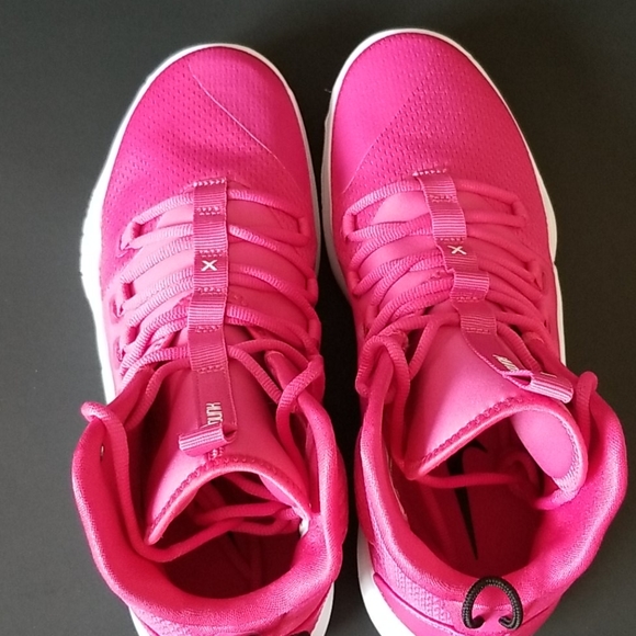 nike breast cancer shoes